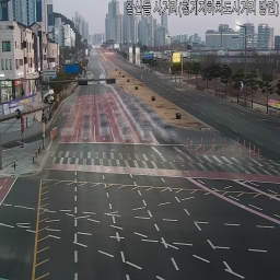 왕산들사거리 전체 평균 이미지 — 차선은 선명, 차량은 유령